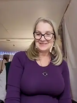 Snapshot of irinamaux chatting on December 5, 2025, 2:21 am irinamaux online show from December 5, 2025, 2:21 am