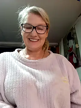 Snapshot of irinamaux chatting on May 10, 2026, 3:32 am irinamaux online show from May 10, 2026, 3:32 am