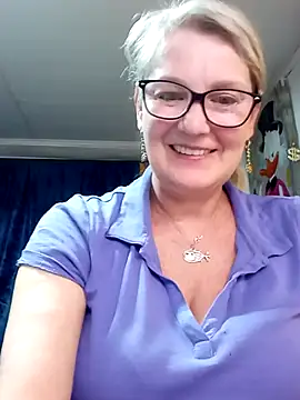 Snapshot of irinamaux chatting on April 16, 2026, 5:14 pm irinamaux online show from April 16, 2026, 5:14 pm