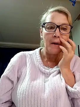 Snapshot of irinamaux chatting on April 22, 2026, 4:30 am irinamaux online show from April 22, 2026, 4:30 am