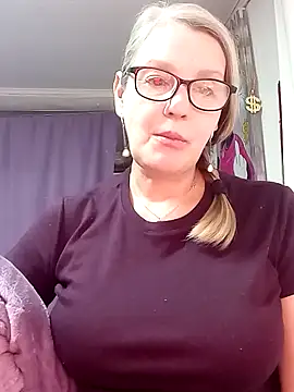 Snapshot of irinamaux chatting on February 28, 2026, 5:45 pm irinamaux online show from February 28, 2026, 5:45 pm