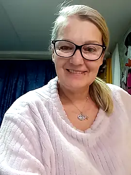 Snapshot of irinamaux chatting on April 4, 2026, 2:40 am irinamaux online show from April 4, 2026, 2:40 am
