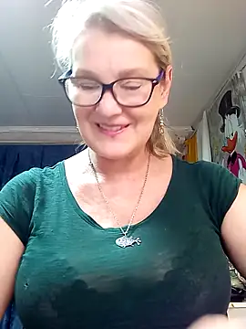 Snapshot of irinamaux chatting on May 17, 2026, 7:25 pm irinamaux online show from May 17, 2026, 7:25 pm