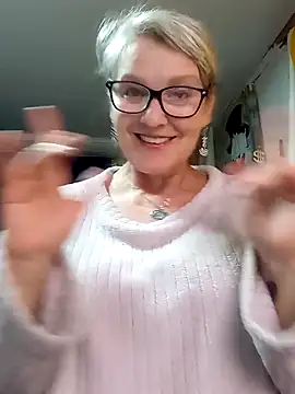 Snapshot of irinamaux chatting on April 17, 2026, 2:09 pm irinamaux online show from April 17, 2026, 2:09 pm