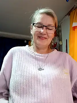 Snapshot of irinamaux chatting on April 28, 2026, 7:13 am irinamaux online show from April 28, 2026, 7:13 am