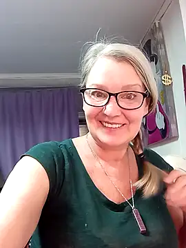 Snapshot of irinamaux chatting on February 21, 2026, 12:01 am irinamaux online show from February 21, 2026, 12:01 am