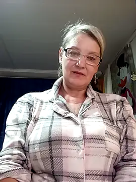 Snapshot of irinamaux chatting on May 27, 2026, 5:26 am irinamaux online show from May 27, 2026, 5:26 am