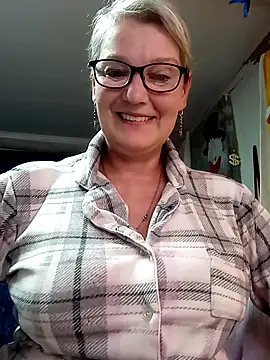 Snapshot of irinamaux chatting on May 28, 2026, 12:51 am irinamaux online show from May 28, 2026, 12:51 am