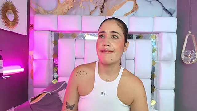 emily madrid online show from November 11, 2025, 5:24 am