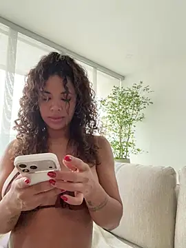 Snapshot of Brunettexio chatting on February 8, 2026, 8:06 pm Brunettexio online show from February 8, 2026, 8:06 pm