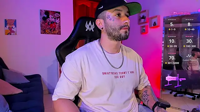 Snapshot of Alex_maraj chatting on November 4, 2025, 10:13 pm Alex maraj online show from November 4, 2025, 10:13 pm