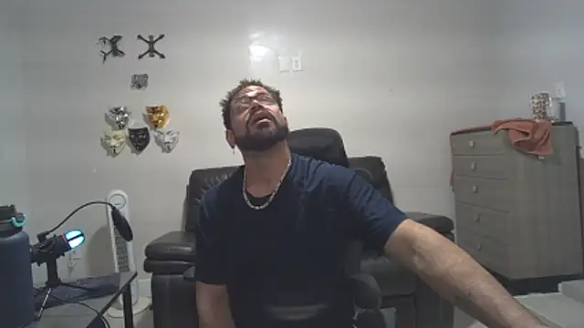 Zander823 online show from April 21, 2026, 2:51 am