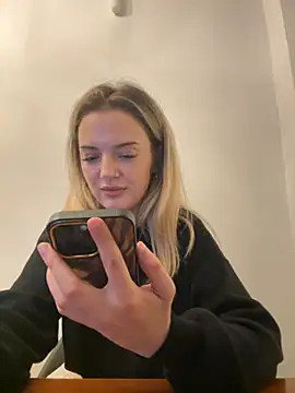 LexyGold online show from November 14, 2025, 2:21 pm