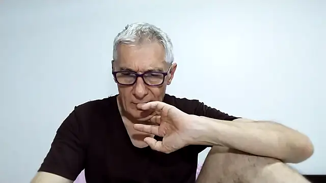 Snapshot of BIGUNCUTHARDCOCK chatting on April 23, 2026, 12:39 am BIGUNCUTHARDCOCK online show from April 23, 2026, 12:39 am
