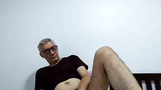 Snapshot of BIGUNCUTHARDCOCK chatting on May 7, 2026, 12:26 am BIGUNCUTHARDCOCK online show from May 7, 2026, 12:26 am