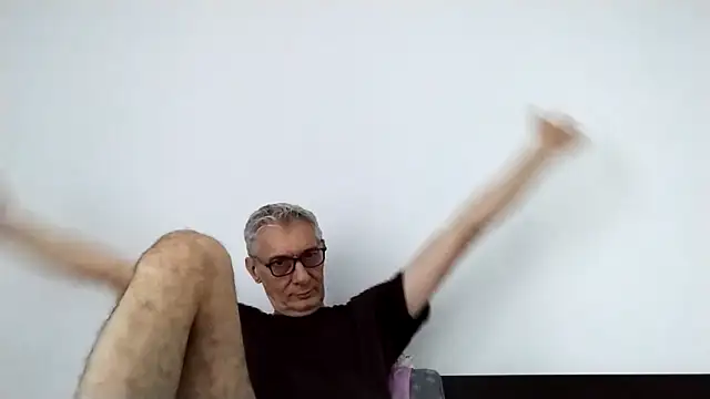 Snapshot of BIGUNCUTHARDCOCK chatting on May 4, 2026, 12:25 am BIGUNCUTHARDCOCK online show from May 4, 2026, 12:25 am