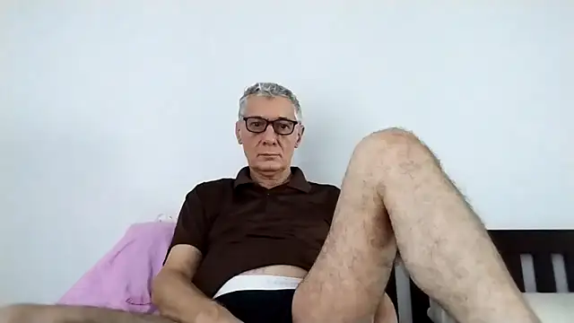 Snapshot of BIGUNCUTHARDCOCK chatting on May 10, 2026, 12:47 am BIGUNCUTHARDCOCK online show from May 10, 2026, 12:47 am
