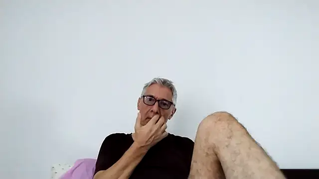 Snapshot of BIGUNCUTHARDCOCK chatting on May 6, 2026, 1:53 am BIGUNCUTHARDCOCK online show from May 6, 2026, 1:53 am