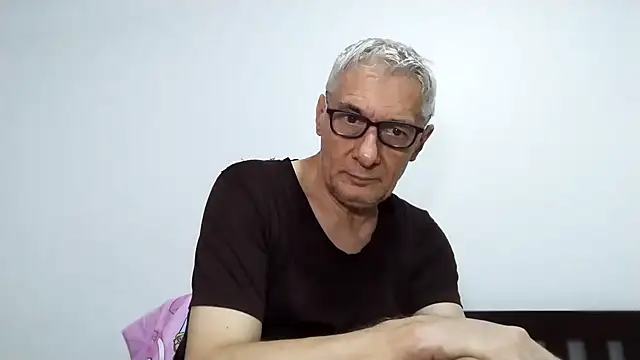 Snapshot of BIGUNCUTHARDCOCK chatting on April 16, 2026, 12:33 am BIGUNCUTHARDCOCK online show from April 16, 2026, 12:33 am