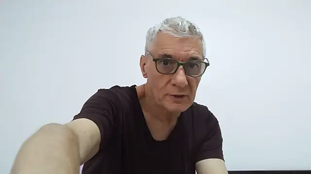 Snapshot of BIGUNCUTHARDCOCK chatting on May 20, 2026, 12:40 am BIGUNCUTHARDCOCK online show from May 20, 2026, 12:40 am