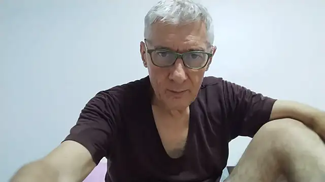 Snapshot of BIGUNCUTHARDCOCK chatting on May 20, 2026, 3:20 pm BIGUNCUTHARDCOCK online show from May 20, 2026, 3:20 pm