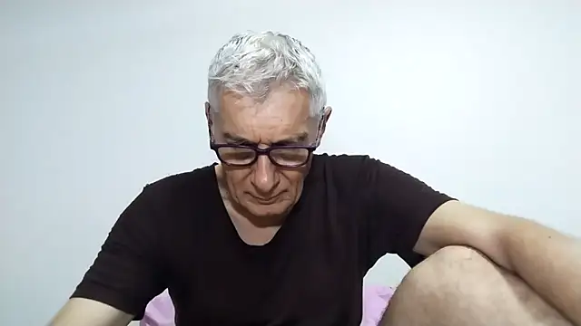 Snapshot of BIGUNCUTHARDCOCK chatting on April 17, 2026, 12:46 am BIGUNCUTHARDCOCK online show from April 17, 2026, 12:46 am