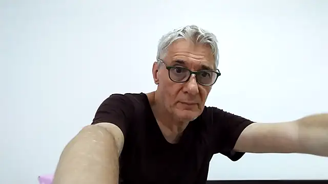 Snapshot of BIGUNCUTHARDCOCK chatting on May 15, 2026, 1:03 am BIGUNCUTHARDCOCK online show from May 15, 2026, 1:03 am