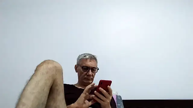 Snapshot of BIGUNCUTHARDCOCK chatting on May 1, 2026, 12:04 am BIGUNCUTHARDCOCK online show from May 1, 2026, 12:04 am