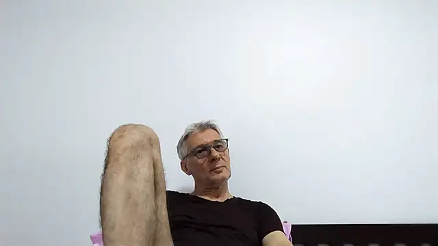 Snapshot of BIGUNCUTHARDCOCK chatting on May 15, 2026, 11:25 pm BIGUNCUTHARDCOCK online show from May 15, 2026, 11:25 pm