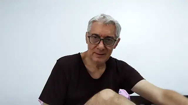 Snapshot of BIGUNCUTHARDCOCK chatting on May 15, 2026, 10:52 pm BIGUNCUTHARDCOCK online show from May 15, 2026, 10:52 pm