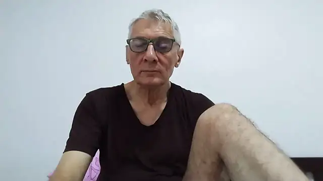 Snapshot of BIGUNCUTHARDCOCK chatting on May 19, 2026, 12:15 am BIGUNCUTHARDCOCK online show from May 19, 2026, 12:15 am