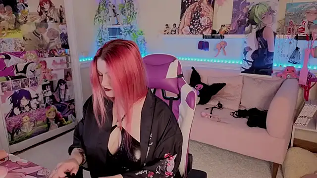 Snapshot of Unholy_Lady chatting on November 12, 2025, 6:17 am Unholy Lady online show from November 12, 2025, 6:17 am