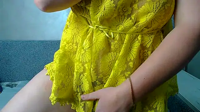 Longhairgirl online show from December 3, 2025, 12:37 pm