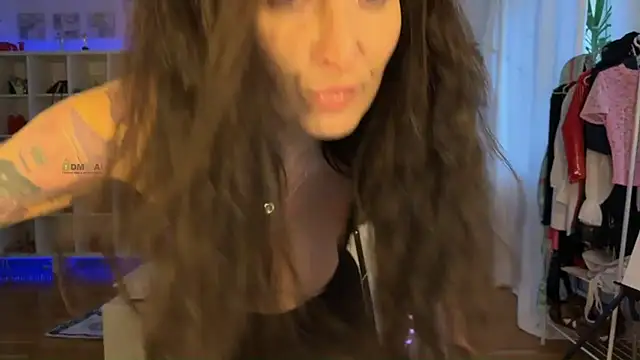 Snapshot of _AHHA_ chatting on February 4, 2026, 10:43 am AHHA online show from February 4, 2026, 10:43 am