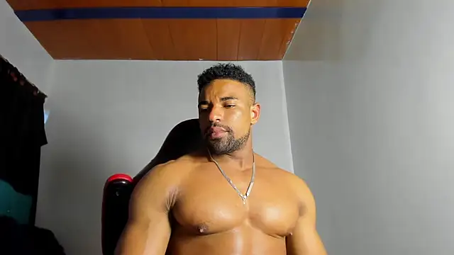 Snapshot of estebanlobo- chatting on September 30, 2025, 9:43 pm estebanlobo- online show from September 30, 2025, 9:43 pm