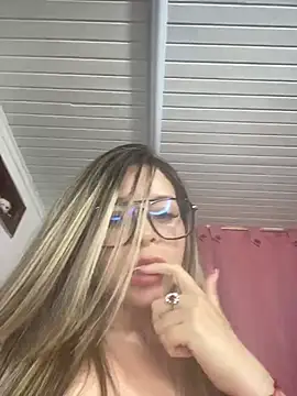 CristalGmez online show from March 11, 2025, 4:30 am