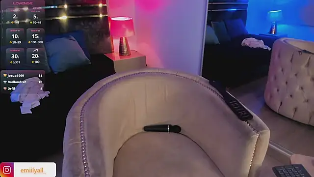 Snapshot of EmilyAllen_ chatting on March 1, 2025, 1:40 pm EmilyAllen online show from March 1, 2025, 1:40 pm