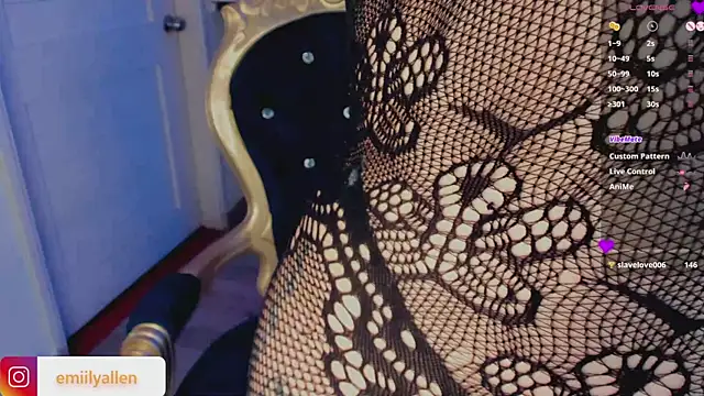 Snapshot of EmilyAllen_ chatting on December 3, 2024, 6:54 am EmilyAllen online show from December 3, 2024, 6:54 am