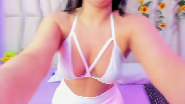 Cristal horny69 online show from October 8, 2025, 3:30 am