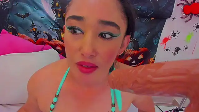 Snapshot of charlotte-11 chatting on November 4, 2025, 5:50 pm charlotte-11 online show from November 4, 2025, 5:50 pm