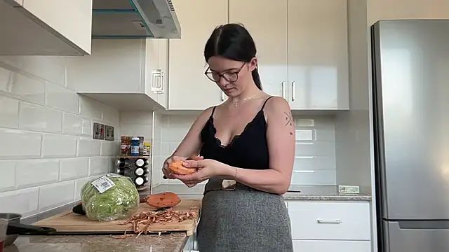 RoxiBlack online show from November 10, 2025, 7:35 am