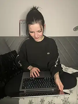 Snapshot of RoxiBlack chatting on March 18, 2026, 3:46 pm RoxiBlack online show from March 18, 2026, 3:46 pm