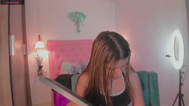 kimmy099 online show from February 18, 2025, 8:03 pm