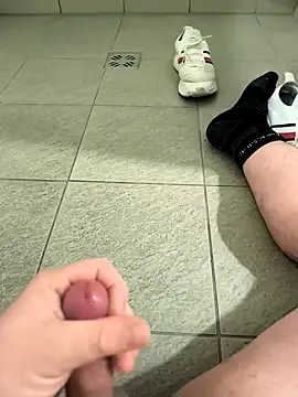 Snapshot of Yolinga205 chatting on December 20, 2025, 7:33 am Yolinga205 online show from December 20, 2025, 7:33 am