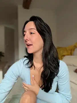 Snapshot of _Juliette chatting on June 4, 2026, 8:41 am Juliette online show from June 4, 2026, 8:41 am