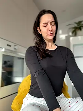 Snapshot of _Juliette chatting on November 19, 2025, 9:53 am Juliette online show from November 19, 2025, 9:53 am