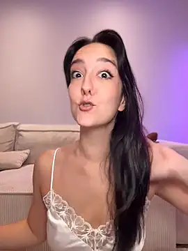 Snapshot of _Juliette chatting on May 12, 2026, 7:20 pm Juliette online show from May 12, 2026, 7:20 pm
