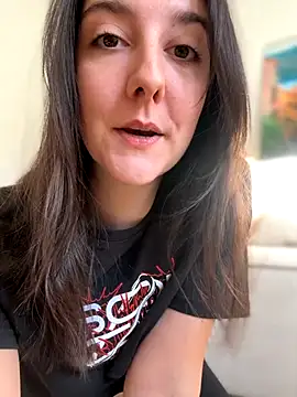 Snapshot of _Juliette chatting on November 4, 2025, 1:37 pm Juliette online show from November 4, 2025, 1:37 pm