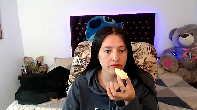 Lorenahot 06 online show from March 18, 2026, 5:58 pm