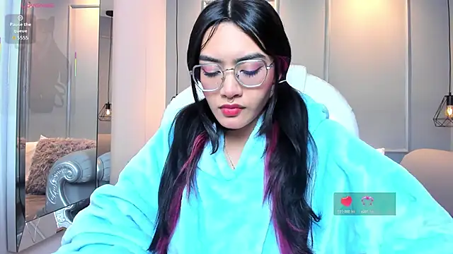 Snapshot of AzuraKindong chatting on January 9, 2026, 7:21 pm AzuraKindong online show from January 9, 2026, 7:21 pm